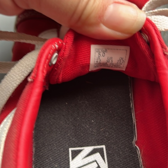 Red vans - Picture 5 of 5